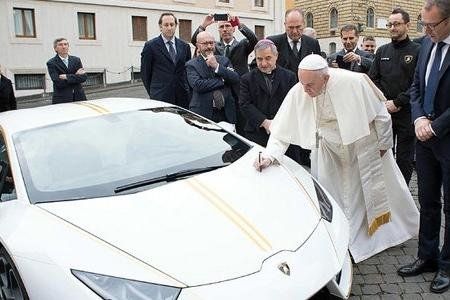 Papanın "Lamborghini"si rekord qiymətə satıldı - FOTOLAR