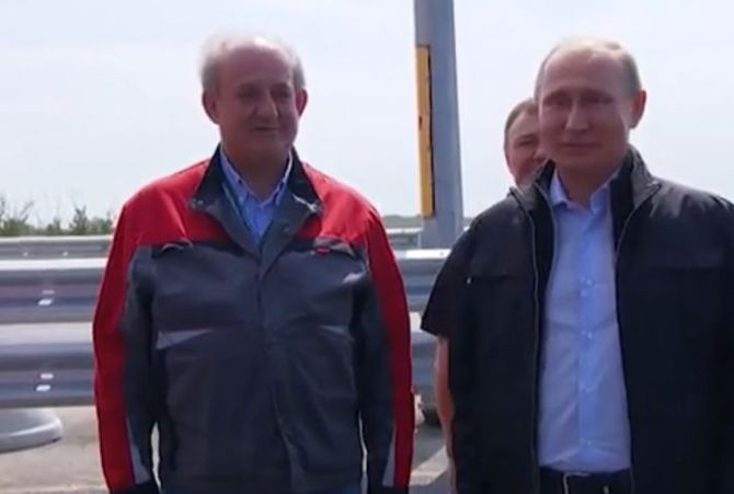 Putin yük maşını sürdü - VİDEO
