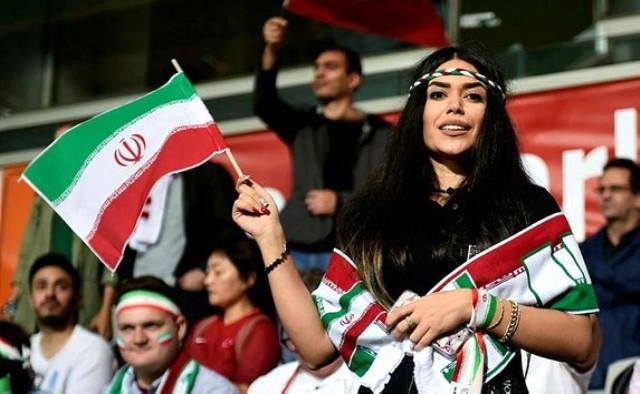 İranın qadın azarkeşləri hər kəsi mat qoydu - Qısa şort, cırıq şalvar və... - FOTOLAR