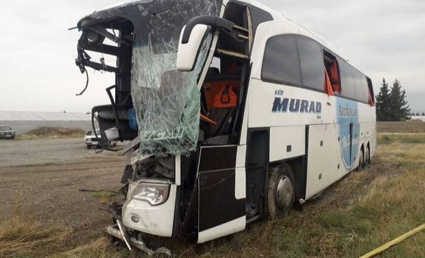 Şəmkirdə avtobus yük maşını ilə toqquşdu: ölən və yaralananların adları - YENİLƏNİB + FOTO