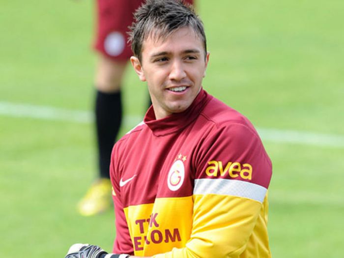 Muslera: "Təklif gəlsə qəbul edərəm"