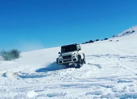 Azərbaycanlı müğənni "Gelandewagen"lə "avtoşluq" etdi - VİDEO