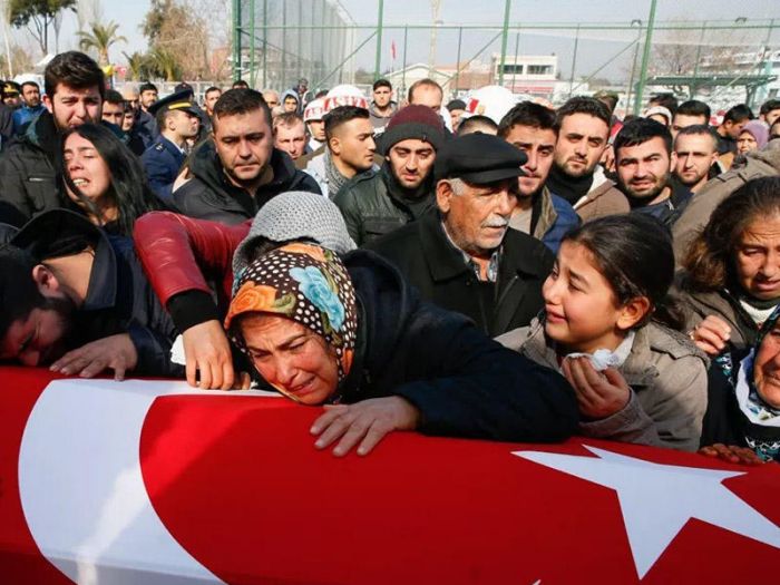 Şəhidin dəfnindən sonra doğma və ögey anası arasında biabırçı mübahisə