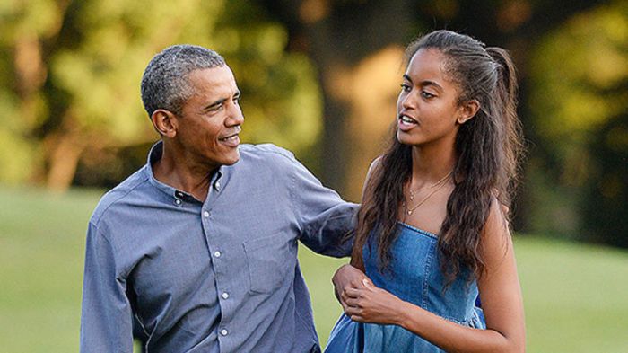 Obamanın 18 yaşlı qızı dostları ilə şərab içdi, daha sonra... FOTO