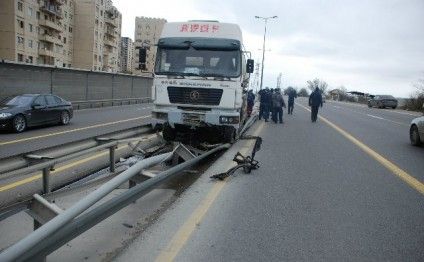 Qəzaları faciələşdirən "ölüm bariyerləri" "Betonla əvəzlənib və..."