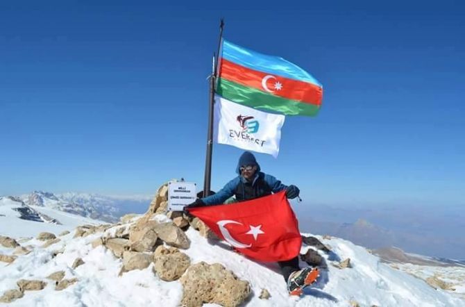 Alpinistlər Şahdağ zirvəsinə şəhid Çingiz Qurbanovun adını yazdılar - FOTOLAR