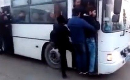 Sosial şəbəkələrdə görüntüləri yayılmış sərnişin avtobusu ilə bağlı sahibkara xəbərdarlıq edilib