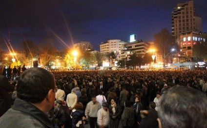 Sarkisyan müəmmalı şəkildə öldü İrəvanda aksiyalar başladı... - VİDEO