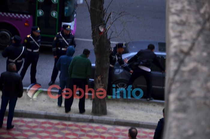 Bakıda polislə vətəndaş arasında ƏLBƏYAXA DAVA - FOTOLAR