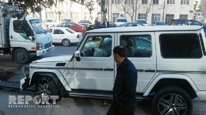 Bakıda “Jeep”lə “Gelandewagen” toqquşdu - FOTOLAR