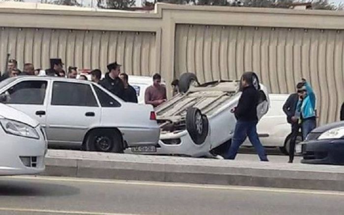 Bakıda avtobus avtomobillərin üzərinə çıxdı FOTO