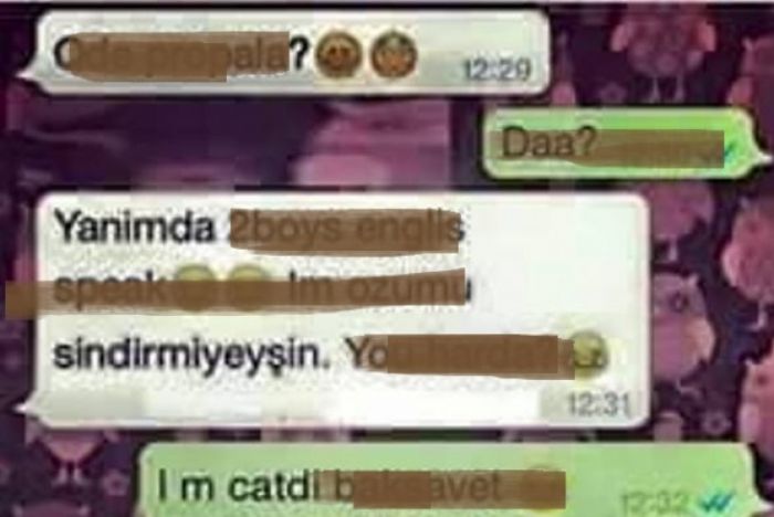 İki azərbaycanlı gəncin metrodakı "WhatsApp" yazışması rekord qırır "Yanımda iki boys inglish"