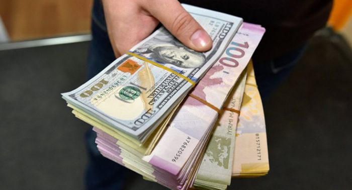 ​Dollar ucuzlaşmağa başladı 1 manatdan aşağı düşə bilər...