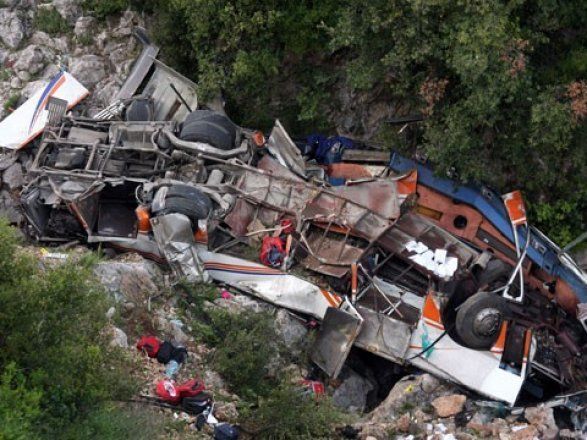 Hindistanda avtobus çaya düşüb Ölənlər var