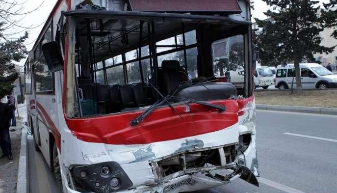 Bakıda avtobus ağır qəza törətdi: ölən var