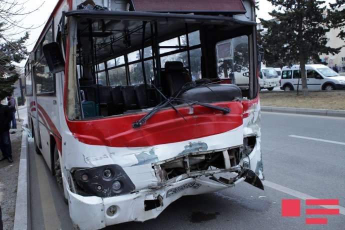 Bakıda avtobus ağır qəza törətdi: ölən var