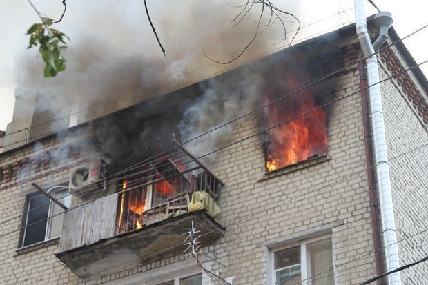 Bakıda yaşayış binasında yanğın: 35 nəfər təxliyə olunub