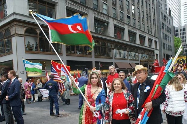 Azərbaycanlılar Nyu-Yorkda keçirilən yürüşdə iştirak ediblər - FOTO