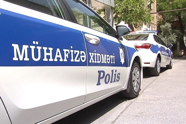 Polis qadının çantasını alıb qaçan şəxsi tutub FOTO