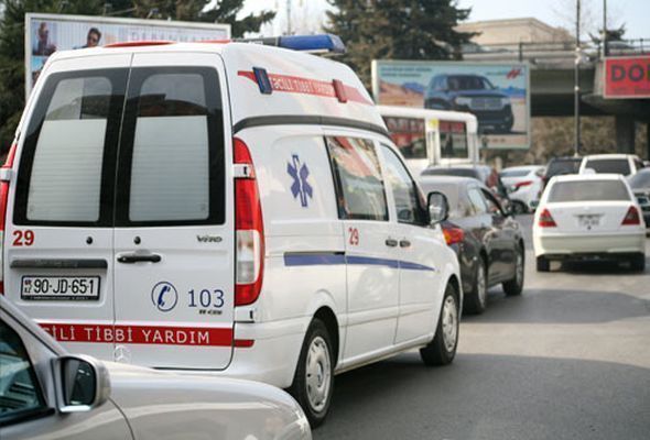 Paytaxtda 49 yaşlı kişi arterial damarını kəsərək intihar edib