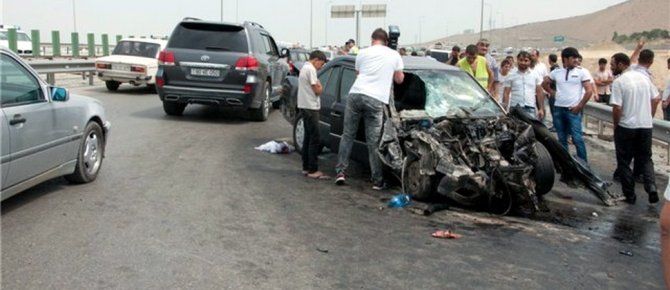 Tanınmış jurnalist ailəsi ilə birlikdə qəzaya düşdü FOTO + YENİLƏNİB