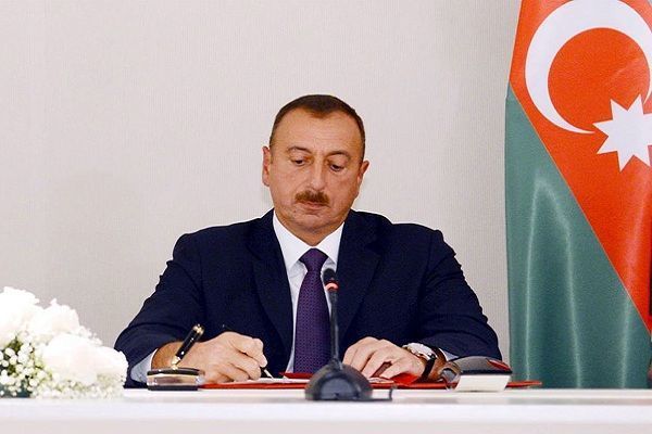 İlham Əliyev Cocuq Mərcanlı kəndinin sakinini təltif edib