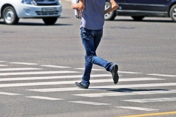 Bakıda avtomobil yoldan keçən şəxsi vuraraq öldürdü