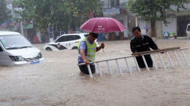 Çində daşqın: Ölən və yaralananlar var