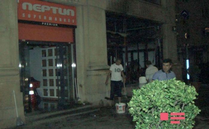 Bakıda "Neptun" supermarketlərindən birində yanğın olub