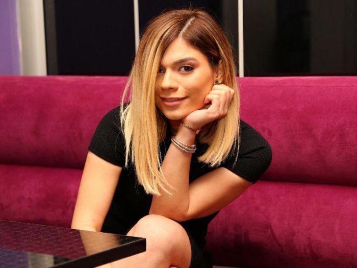 Azərbaycanlı sənətçinin qızının 10 min dollarlıq telefonu FOTO