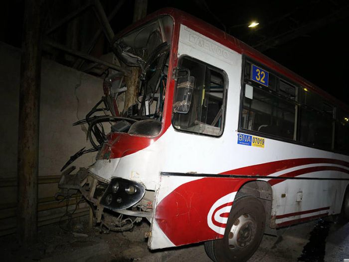 Bakıda maşrut avtobusu qəzaya uğrayıb yaralılar var