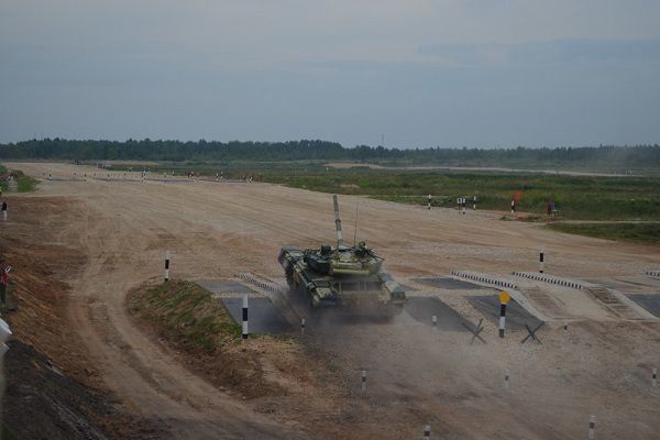 Azərbaycan tankçıları “Tank biatlonu” müsabiqəsində iştirak edir