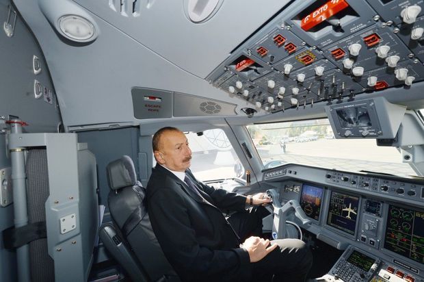 Prezident “Embraer 190” təyyarəsi ilə tanış olub