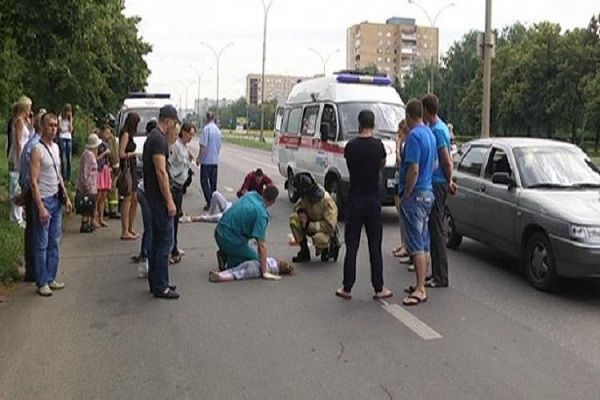 Ağstafada ağır qəza: Avtomobil ana və yeniyetmə qızını vurdu