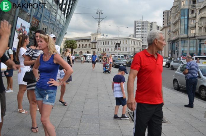 Mahnılarımıza oynayan ermənilər, 1 manatlıq hədiyyə, qumsuz sahillər… 3 məşhur şəhərdən reportaj-FOTOLAR