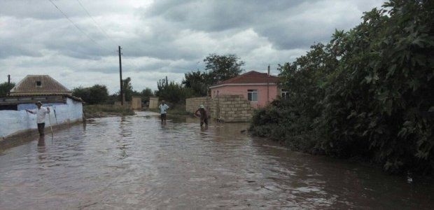 Xaçmazda bu kənddə evləri su basıb sakinlər təxliyə edildi