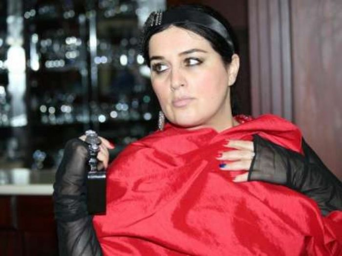 Elza sosial şəbəkə istifadəçilərini təhqir etdi "Səviyyəsizdirlər..."