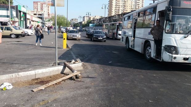 Yasamalda avtobus qəzaya düşdü Yaralanan var