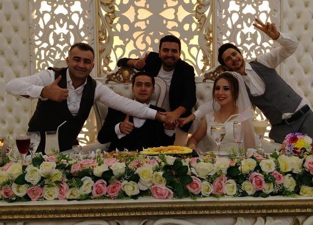 Azərbaycanlı aparıcı evləndi FOTO