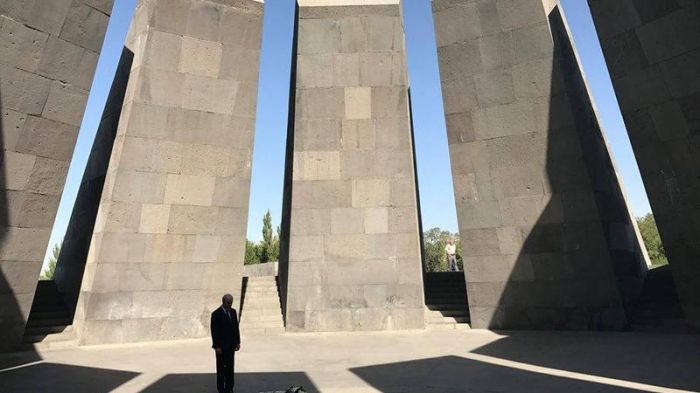 Azərbaycanlı nazirdən ŞOK ADDIM İrəvanda “soyqırımı abidəsi”nə BAŞ ƏYDİ, sonra... - FOTOLAR