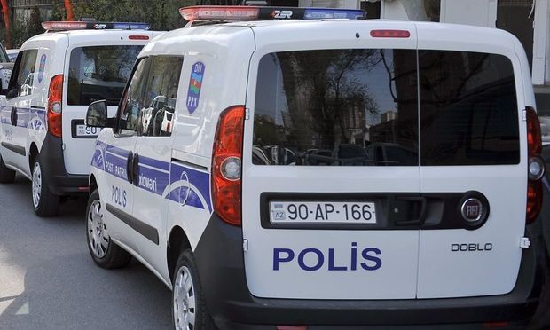 Bakıda sərxoş kişi polisi ayağa qaldırdı