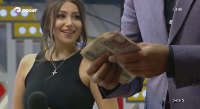Zaur efirdə Damlanın pul qabına girdi 3500 AZN pul çıxdı