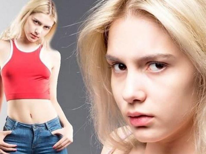 Müğənni təyyarədə sərnişinləri qorxutdu Qalmaqal