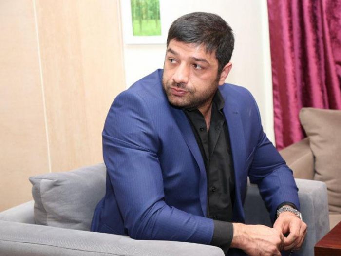 "Qadınları bədbəxt edən kişilərdir" Kənan M.M.