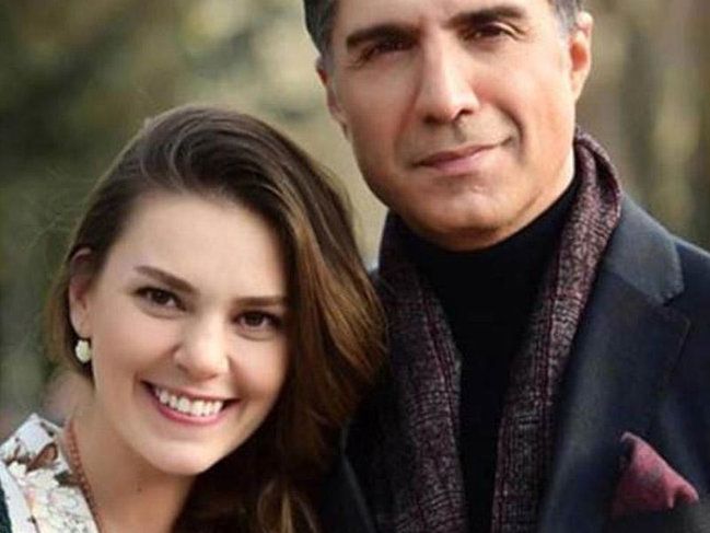 Əsli Ənvərin sinəsi GÜNDƏM YARATDI FOTO