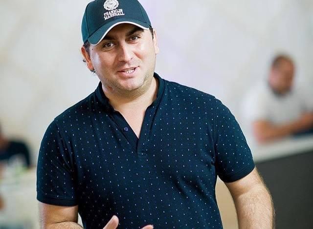 Bacısını zorladığı üçün atasını öldürən gənc bıçaqlandı Bir ailənin dramı