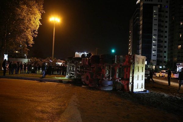 Bakıda dəhşətli qəza Sürücünün bədəni parçalandı - FOTOLAR