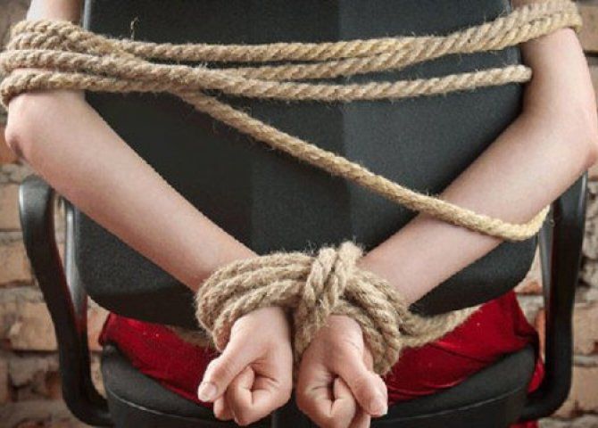 Novxanı bağlarında dəhşət əli qolu bağlı şəkildə...