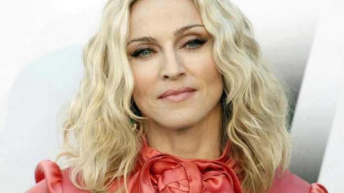 Madonna 3 əsrlik MALİKANƏ ALDI Bu evdə TƏMİR QADAĞANDIR