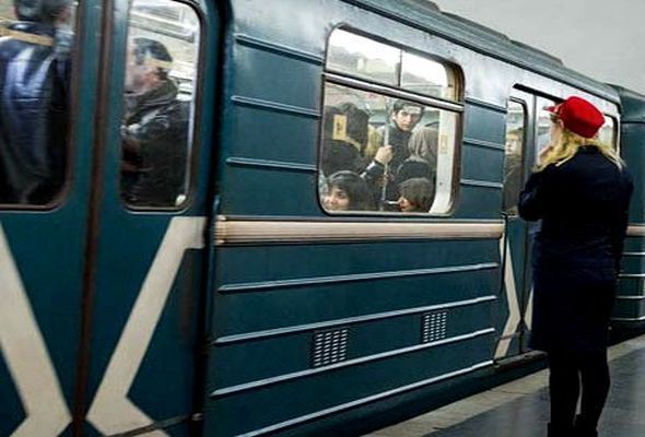 Bakı metrosunda qatarların hərəkətində problem yarandı